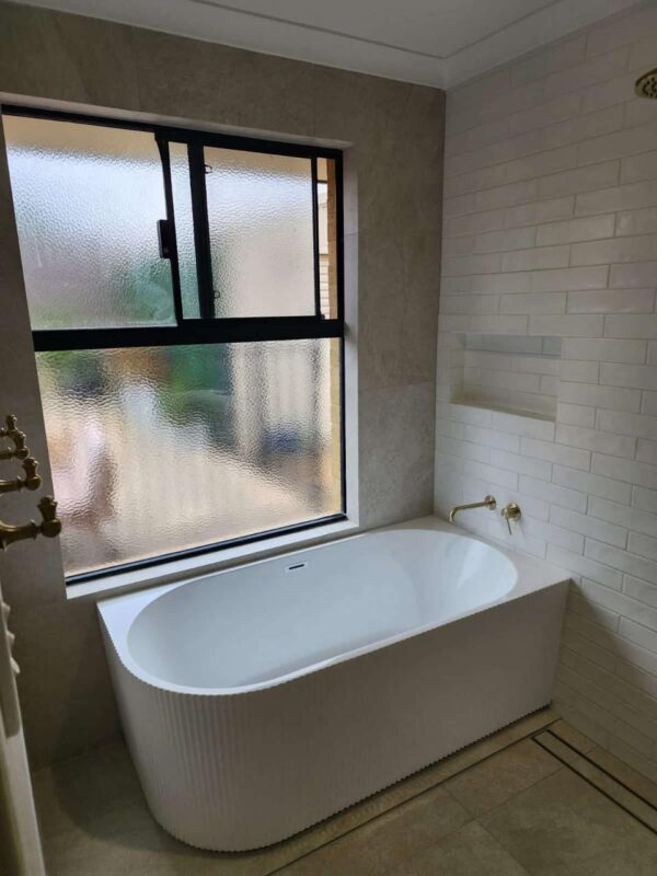 Terrence – Fluted Corner Freestanding Bath 1500mm – Left or Right